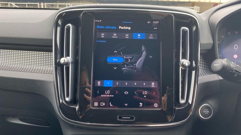 2024 Volvo XC40 2.0 B4P Plus Dark 5dr Auto Petrol Estate Estate Petrol Automatic