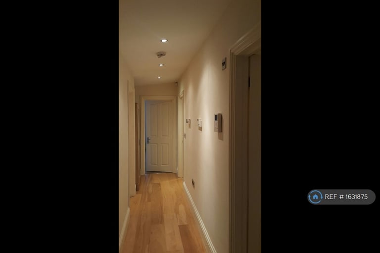 2 bedroom flat in Hazeltree Lodge, London, N13 (2 bed) (#1631875)