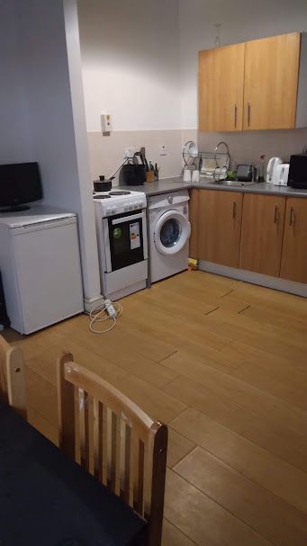 Double room to rent. HERNE HILL .Available Now