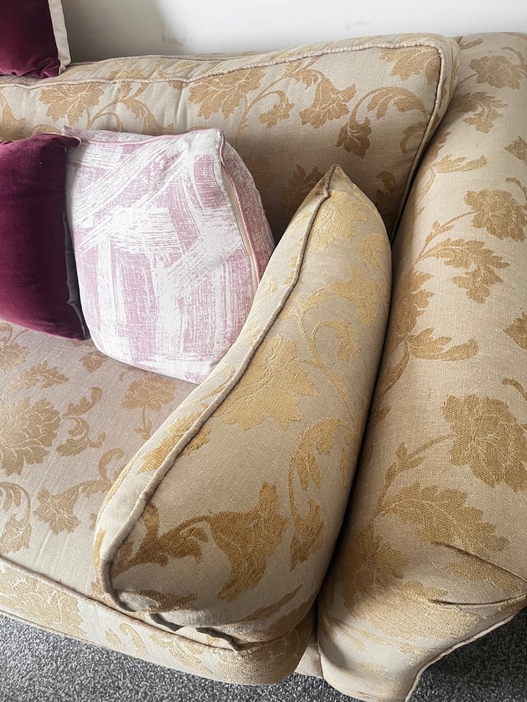 3 Seaters sofa