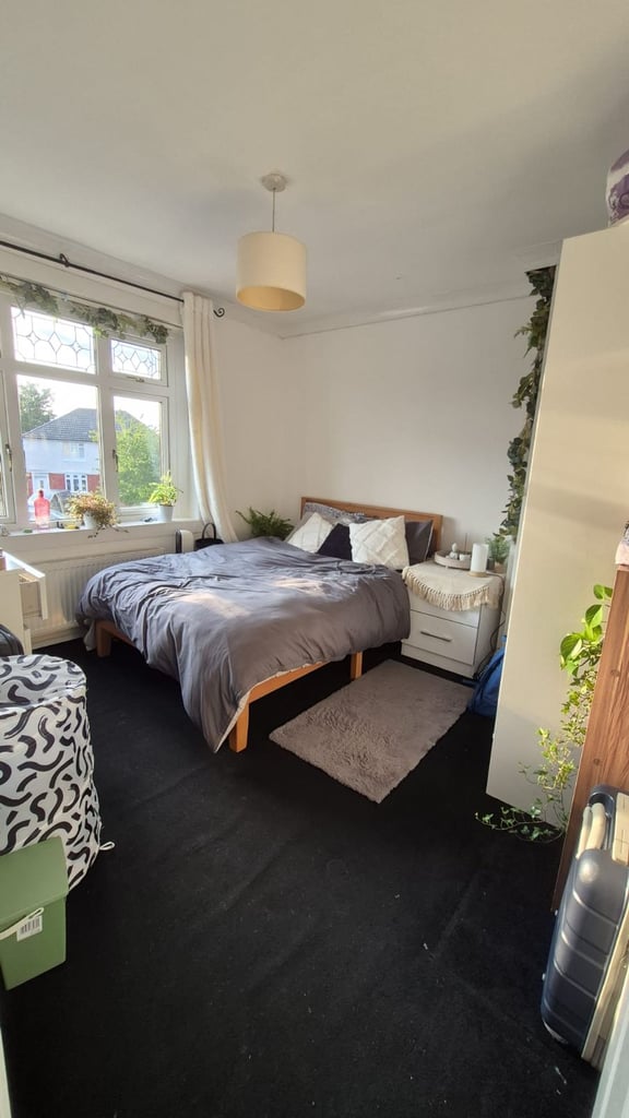 Female lodger required to rent double room