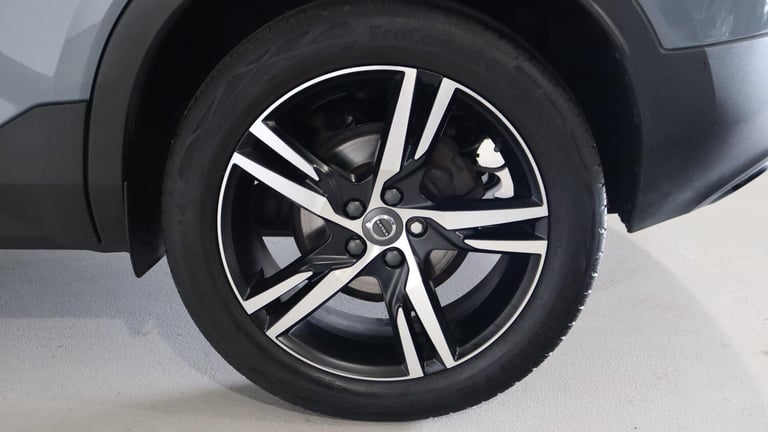  Volvo XC40 T3 R-Design (Lounge Pack, Sunroof, Harman Kardon, 360 Camera, BLIS) Petrol Automatic
