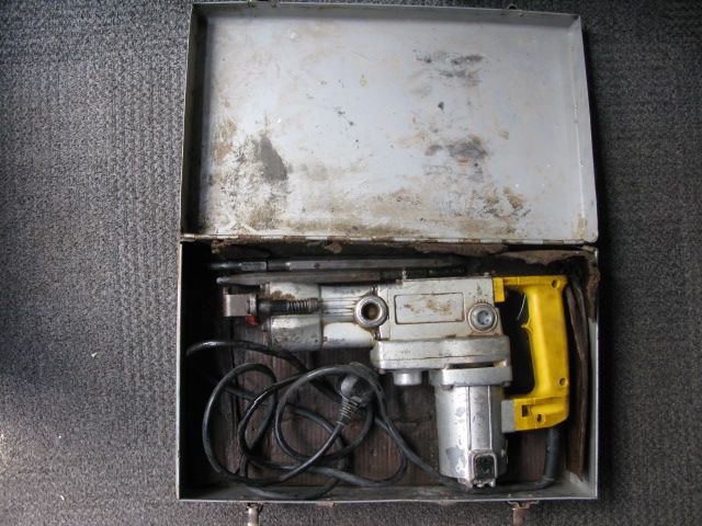 Heavy Duty Old Rotary Hammer . Oil Feeder, Carrying Case . With 2 chisels