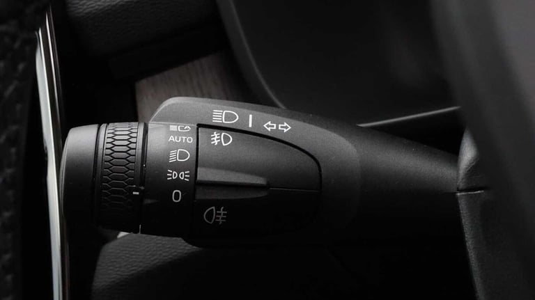  Volvo XC40 B4 (P) Ultra Bright (Sunroof, Harman Kardon, 360 Camera) Petrol/Electric Hybrid Autom...