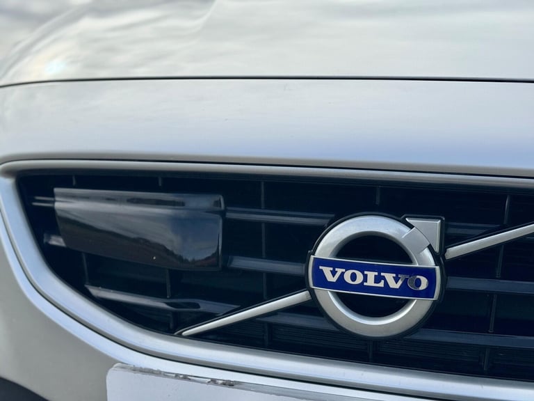 2016 Volvo V40 2.0 D4 R-Design Lux Nav Auto Euro 6 (s/s) 5dr HATCHBACK Diesel Automatic