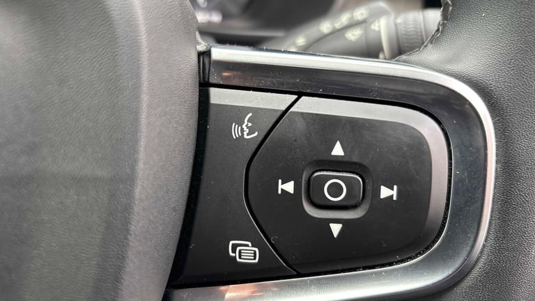  Volvo XC40 2.0 B4P Inscription 5dr AWD Auto Estate Petrol Automatic