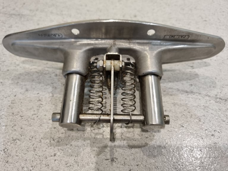 Stainless steel pop up boat cleat