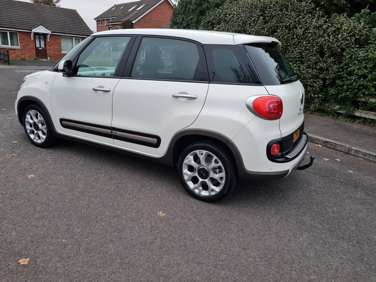 Fabulous Diesel 2014 Fiat 500L Lounge 1.6 Multijet Mpv around 60-63 mpg 2014, Manual, 1598 (cc)