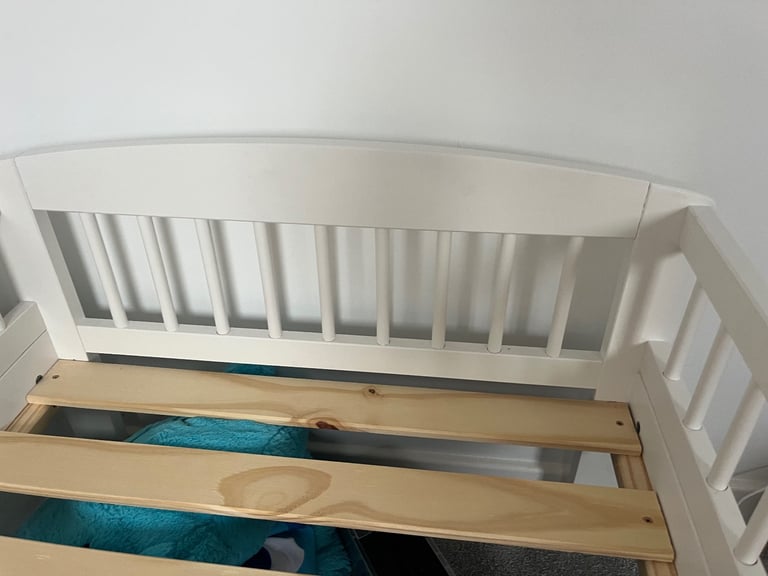 Toddler bed & mattress