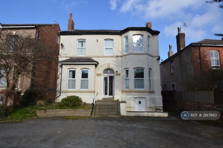 2 bedroom flat in Saunders Street, Southport, PR9 (2 bed) (#2617883)