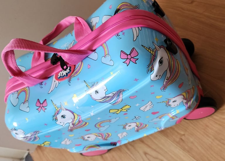 Ride-on suitcase for kids good condition 