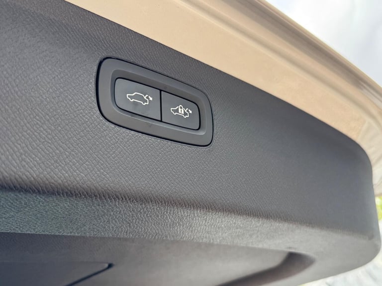 2019 Volvo XC90 2.0 B5 MHEV R-Design Pro Auto 4WD Euro 6 (s/s) 5dr ESTATE Diesel/Electric Hybrid ...