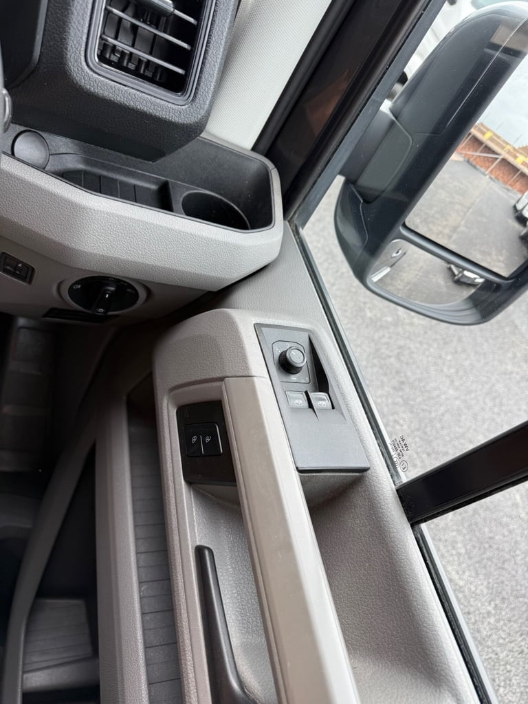 VOLKSWAGEN CRAFTER TRENDLINE 2.0TDI 140 MWB GREY EURO 6 ***VAT INCLUDED***