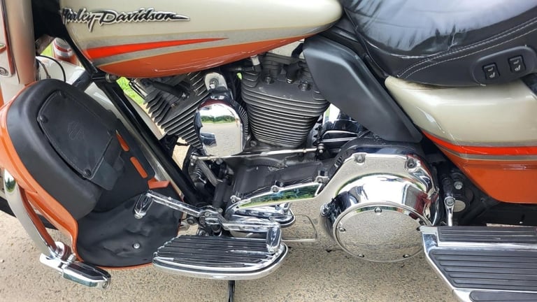 2010 10 HARLEY DAVIDSON FLHTCUSE 4 CVO ELECTRAGLIDE 1800 UC SE ELECTRA GLIDE