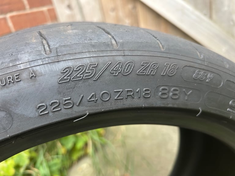 Michelin Pilot Super Sport Tyre 225/40/18
