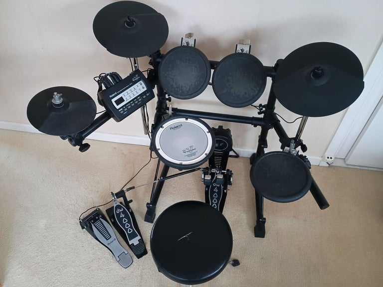 Roland TD-3 Drum kit with DW4000 Double Pedal, Stool and new Hihat actuator