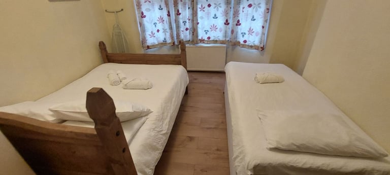 Ground Floor 2 Bedroom Apartment - 5 mins walk to tube Station