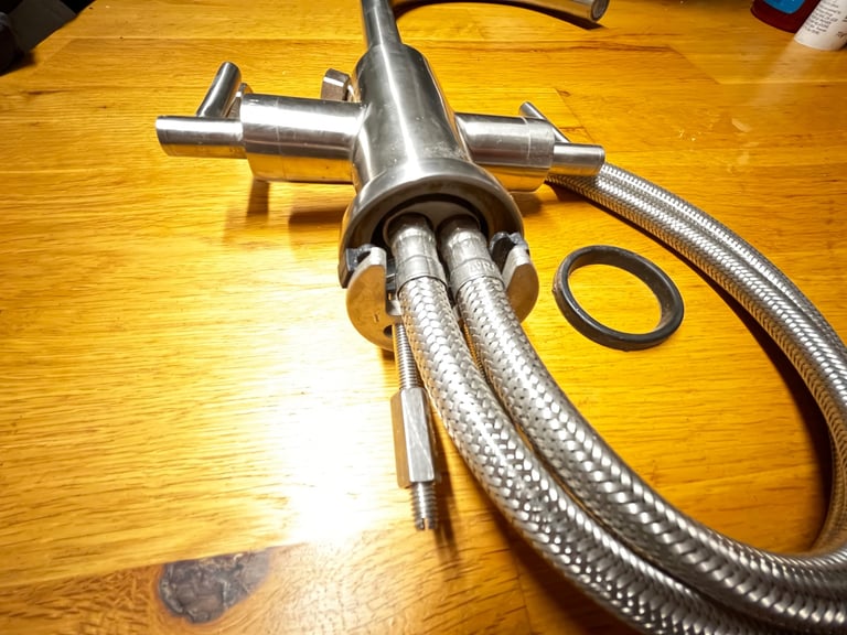 🧼 Modern Brushed Stainless Steel Kitchen Mixer Tap – Brand New, Never Used