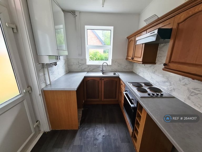 2 bedroom house in Rochdale Road, Royton, Oldham, OL2 (2 bed) (#2644017)