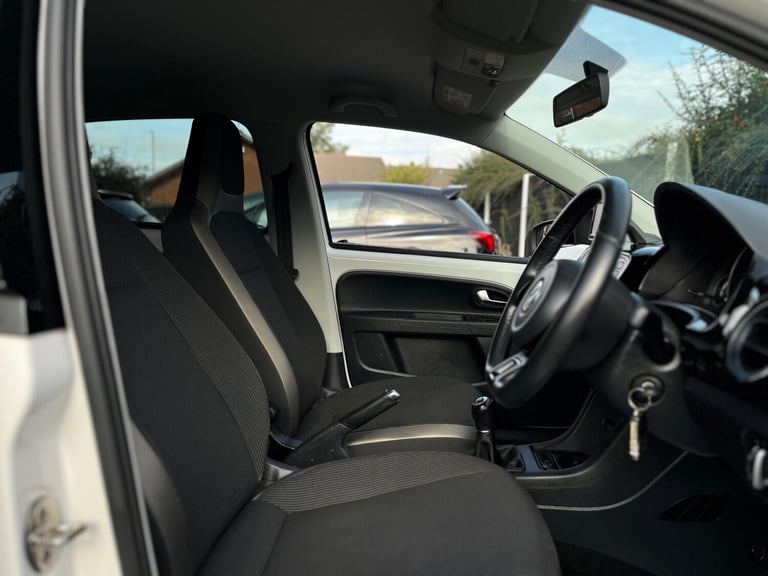 2015 Volkswagen up! 1.0 High up! Euro 5 5dr HATCHBACK Petrol Manual