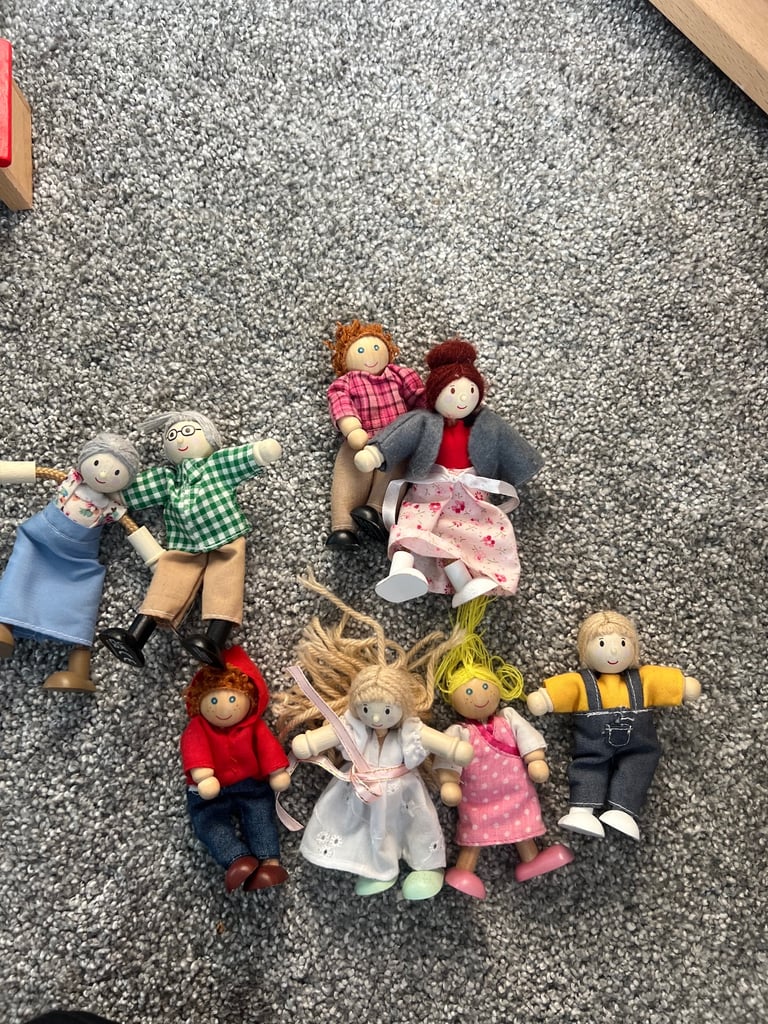 Doll house and Furniture Tildo