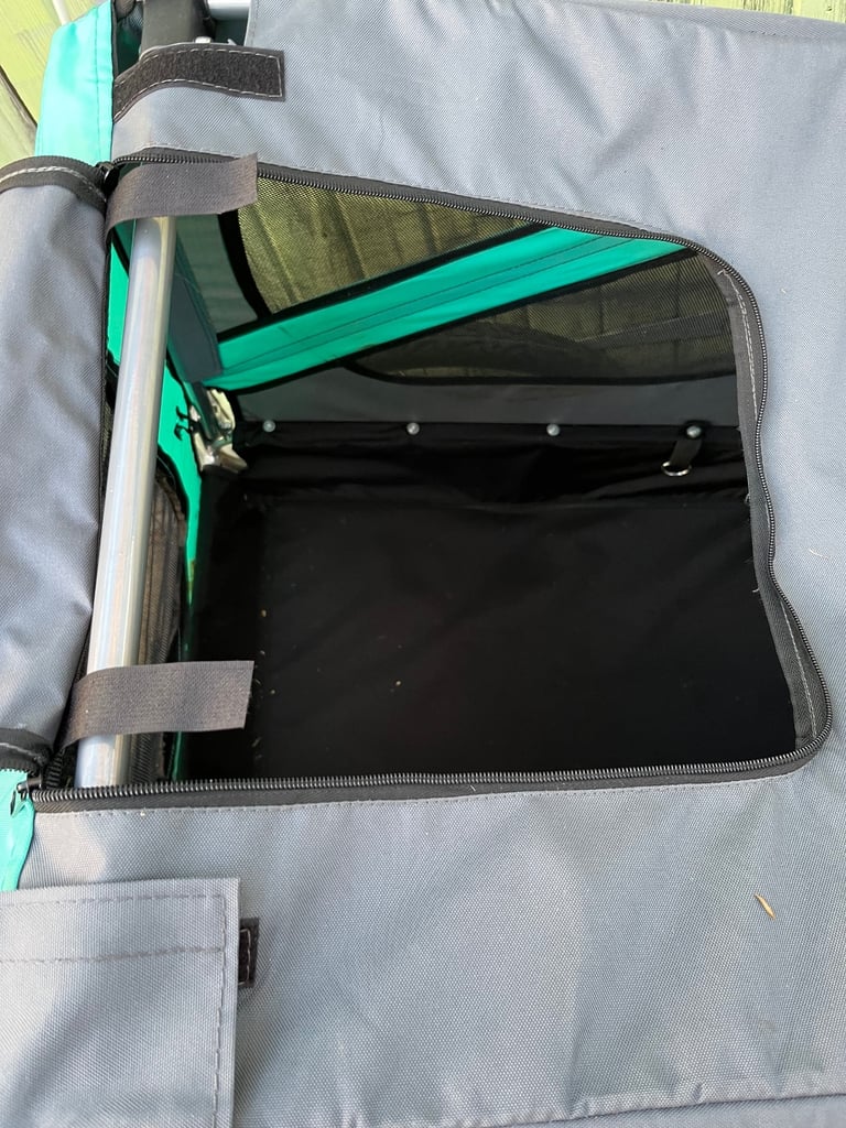 Pet trailer for bicycle