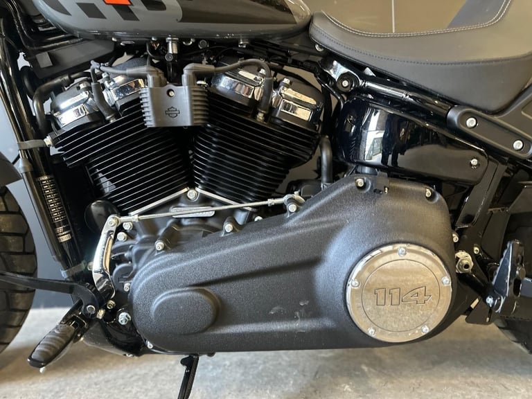 STUNNING ONE OWNER 2023/23 HARLEY-DAVIDSON FXFBS FAT BOB 114 MOTORCYCLE 