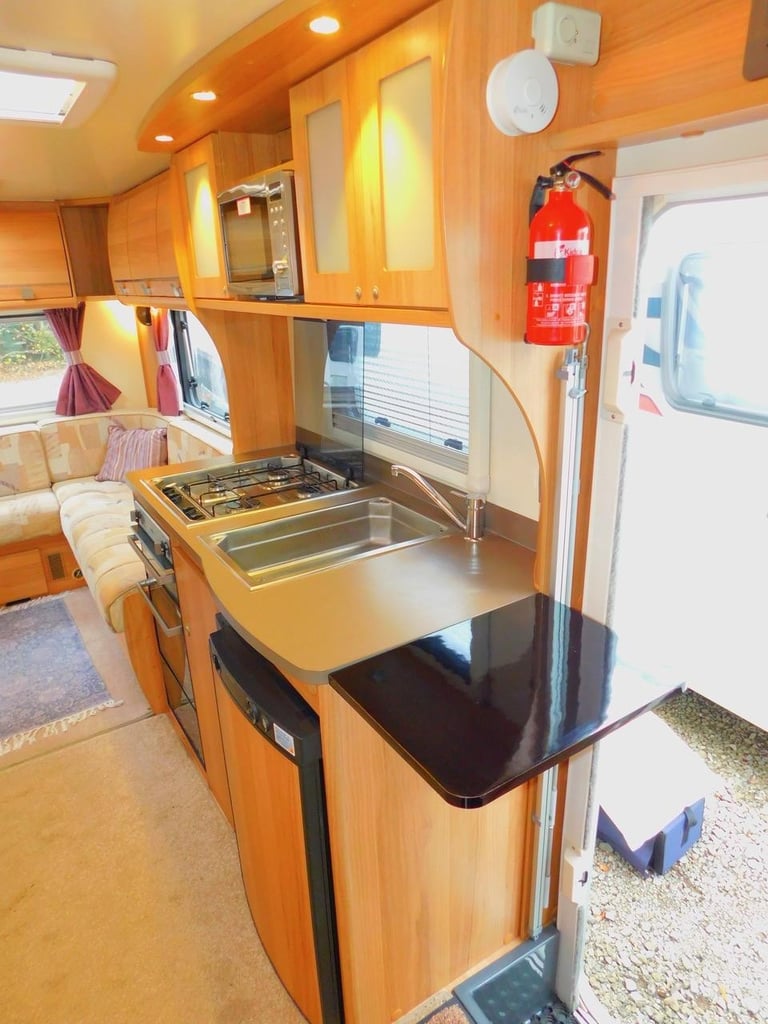 Bailey 625 Approach SE. Peugeot 2.2 Hdi Luxury 2 Berth Motorhome for Sale