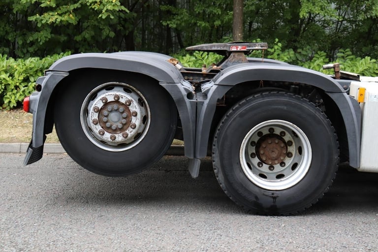 MERCEDES ACTROS 2548 STREAMSPACE 6X2 REARLIFT TRACTOR (2015)