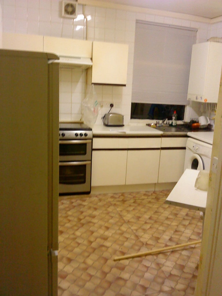 3 bedroom house Fully Furnished 1 Bathroom 1 Shower Wet Room to rent £1450.00pcm Great Location