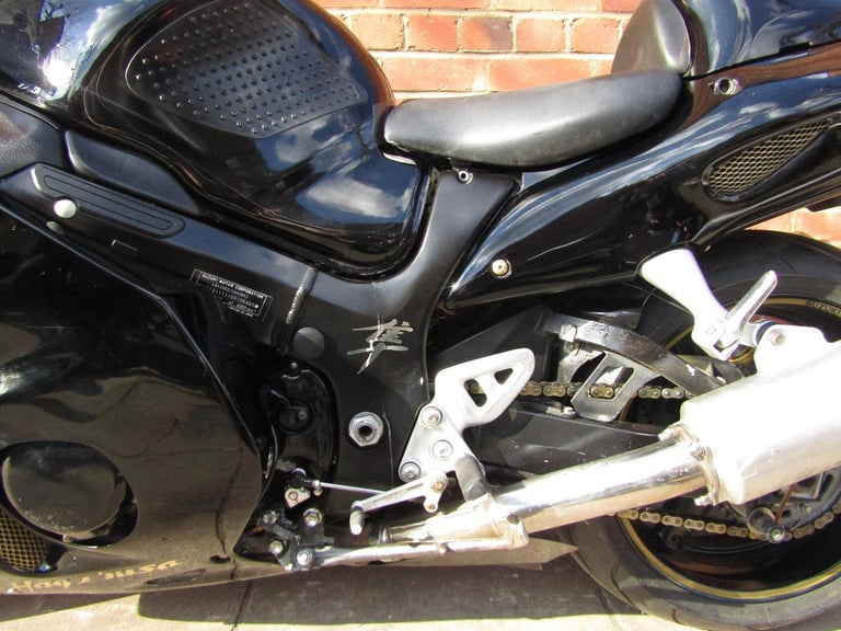 SUZUKI GSX1300 HAYABUSA * VERY LOW MILES 11000 *2 FORMER KEEPERS* WOW *