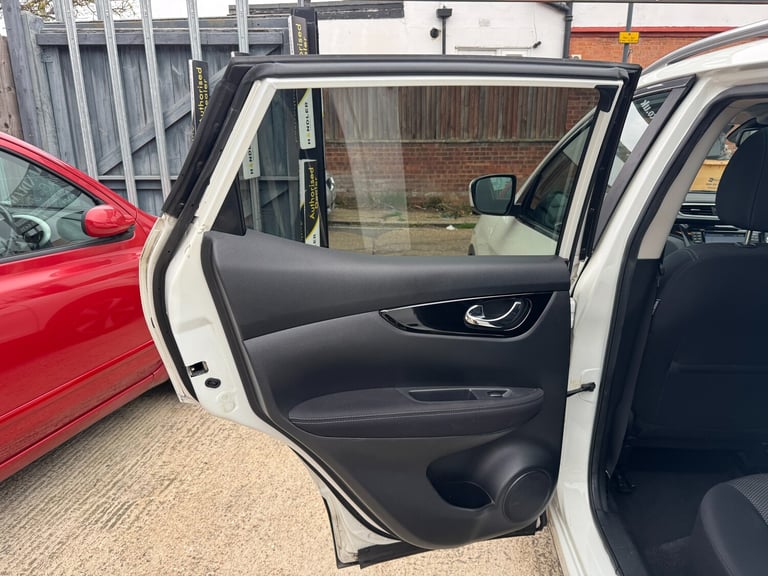 2017 Nissan Qashqai 1.2 DIG-T N-Connecta SUV 5dr Petrol XTRON 2WD Euro 6 (s/s)