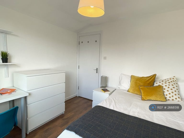 8 bedroom house in Nicander Road, Liverpool, L18 (8 bed) (#2668518)