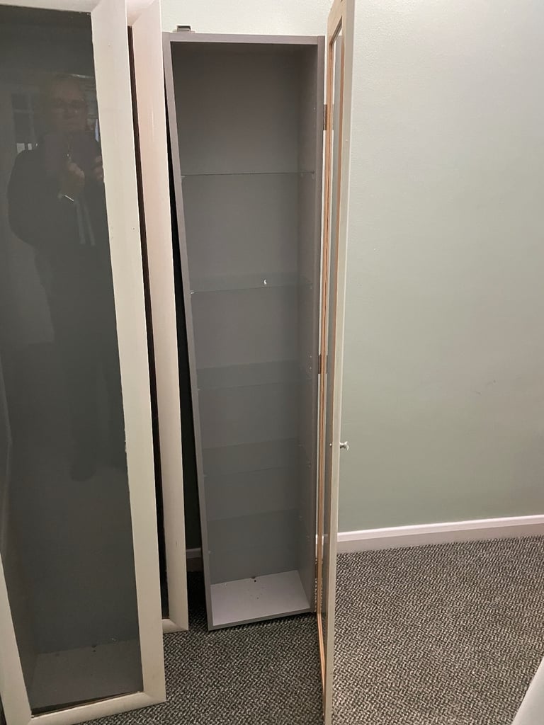 Wall hanging display cabinet