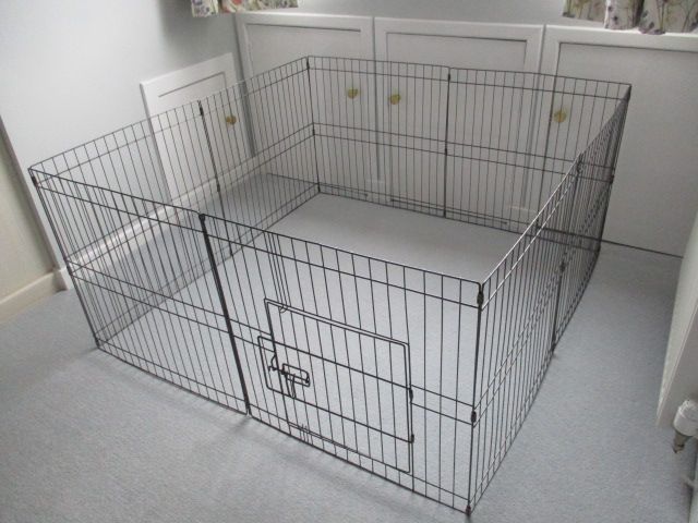 PET PLAYPEN IN EXCELLENT CONDITION