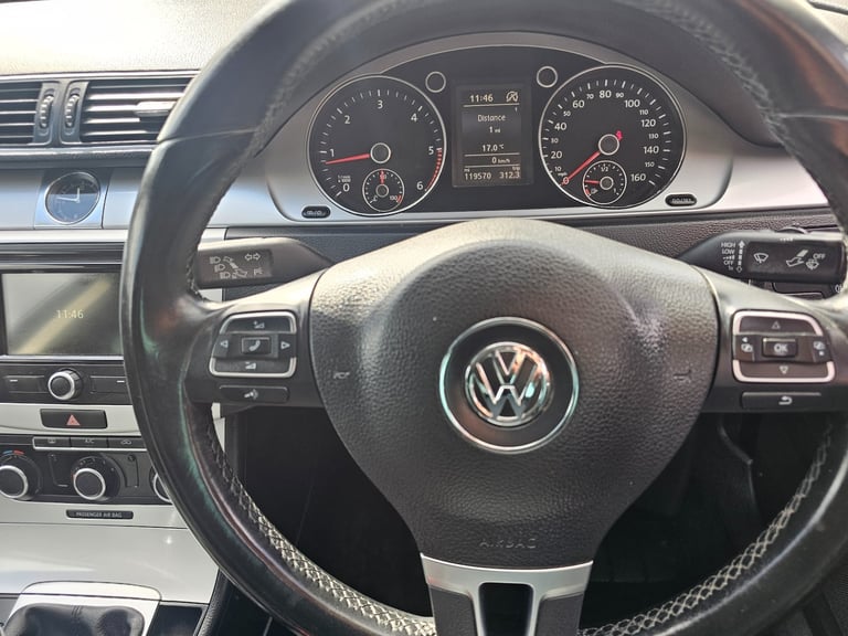 2014 Volkswagen Passat 1.6 TDI BlueMotion 4dr SALOON Diesel Manual