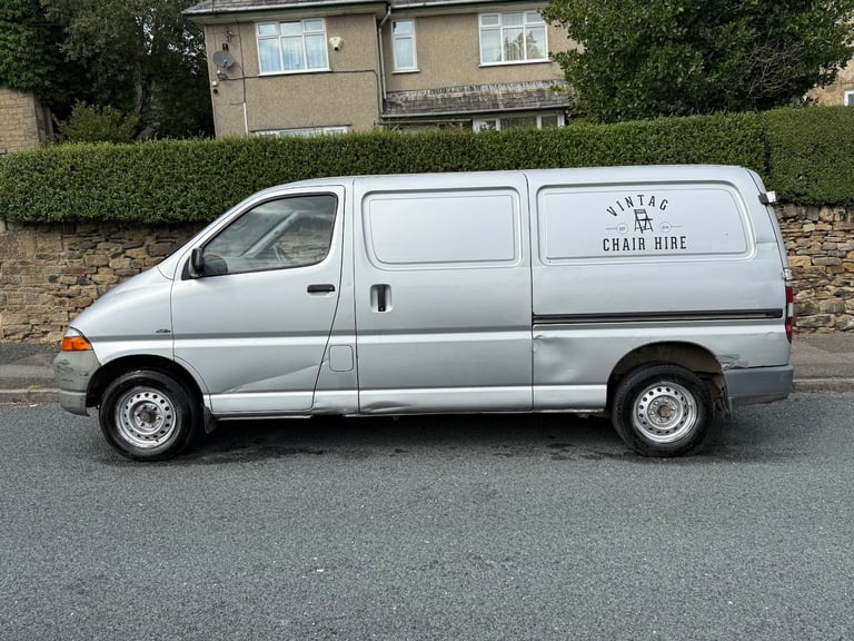 2005 Toyota HiAce POWER VAN 300 GS D4-D LONG WHEEL BASE (LWB) MANUAL DIESEL SILVER PANEL VAN Dies...