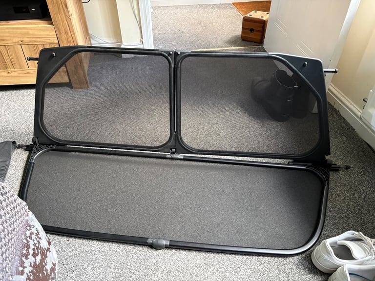 BMW E88 1 Series wind deflector