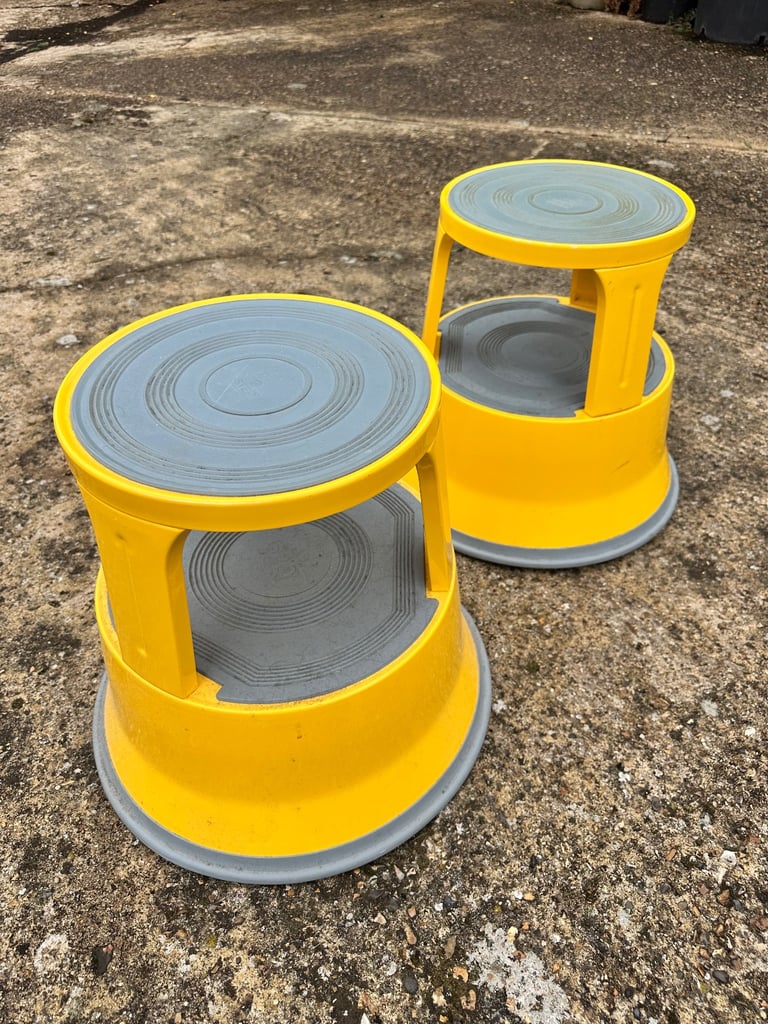 Steel Kick Step - Yellow. Shop, home , studio, pub, restaurant steps on wheels.