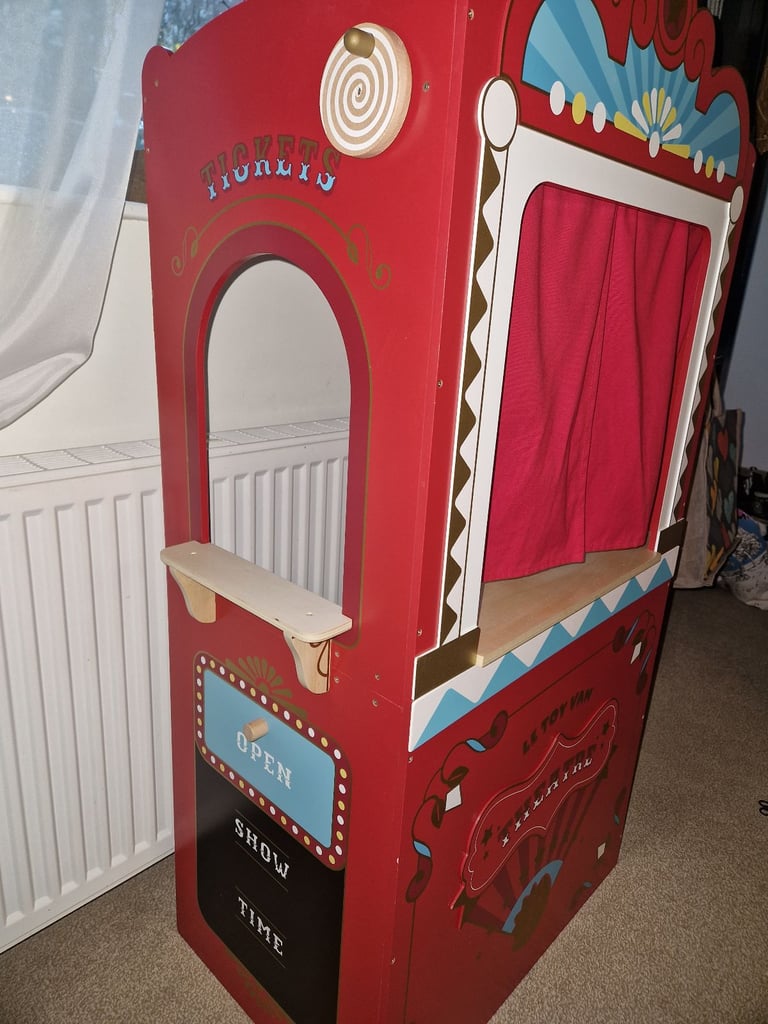 Le toy van Puppet show toy theatre