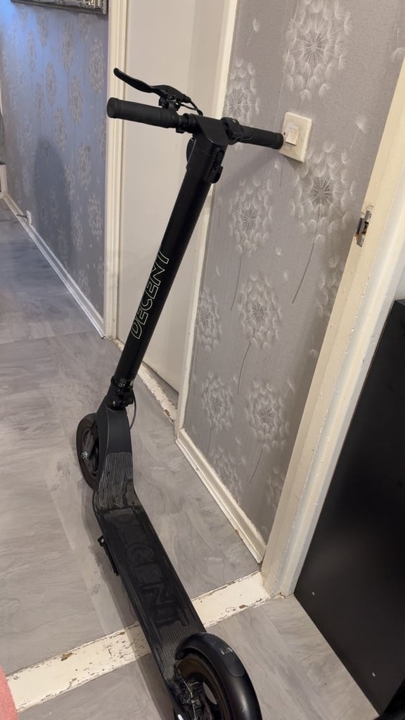 🛴 E-scooter  “Electric Scooter – As Good As New – Only Small £25 Fix – Bargain Price 🚀”