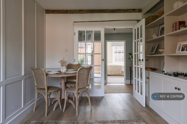 3 bedroom flat in High Street, Harpenden, AL5 (3 bed) (#2397698)