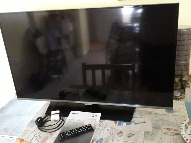 Samsung TV 40 Inch UE40H5000AK Full HD Freeview Non-Smart Working But Lights On Screen