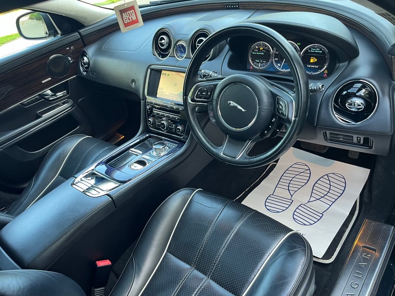 Jaguar XJ Portfolio, 3.0 Diesel V6, 275bhp, huge spec, luxury saloon with 12 months MOT, private reg