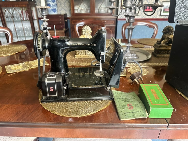 Singer featherweight sewing machines in England | Stuff for Sale - Gumtree