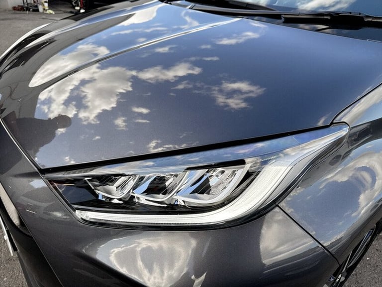  Toyota Yaris VVT-h Design Hatchback HYBRID Automatic
