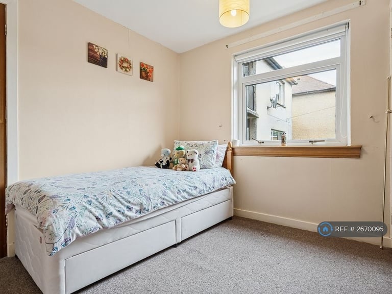 2 bedroom flat in Dean Road, Bo'ness, EH51 (2 bed) (#2670095)