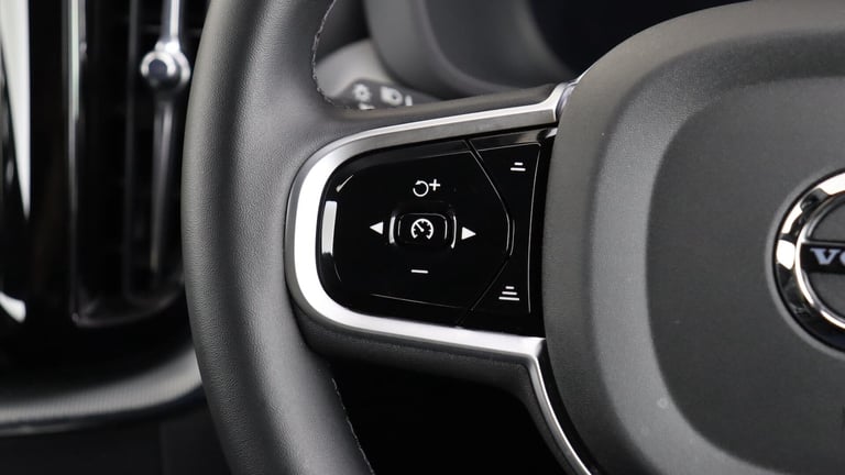  Volvo XC60 B5 (P) AWD Plus Black Edition (Harman Kardon Sound, 360 Camera, BLIS) Petrol/Electric...