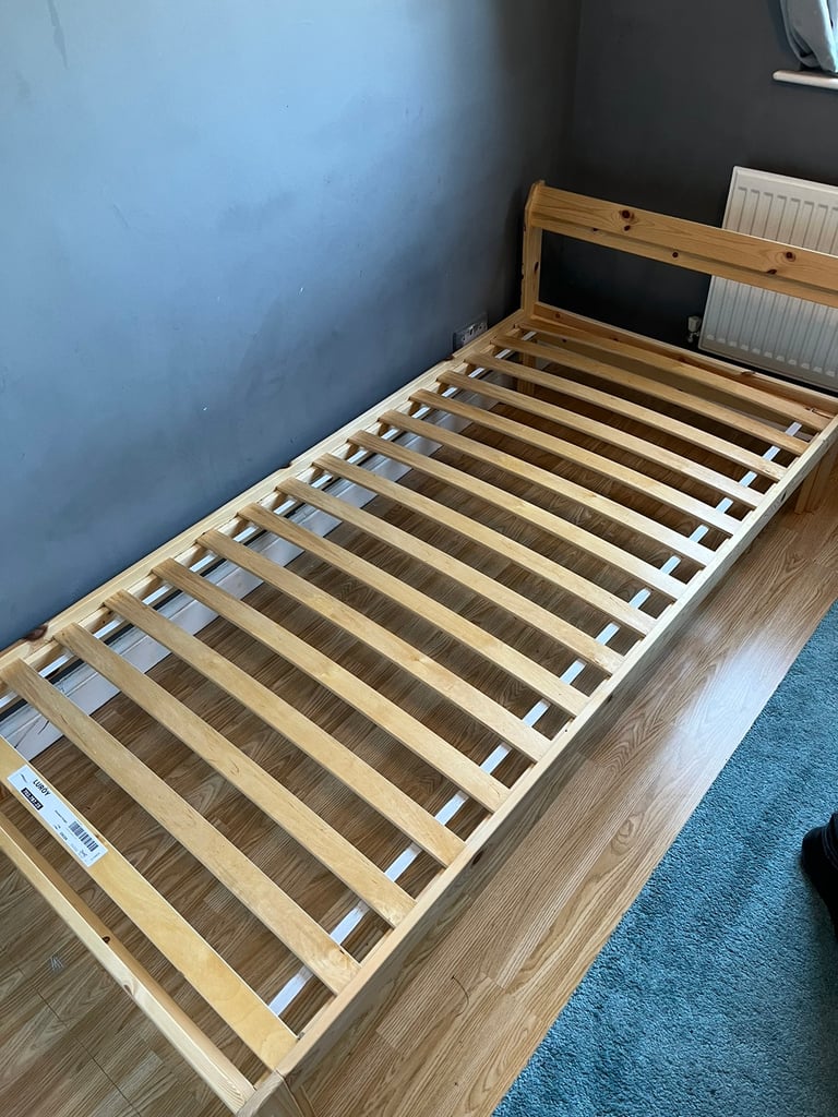 Wooden bed frame - Single 