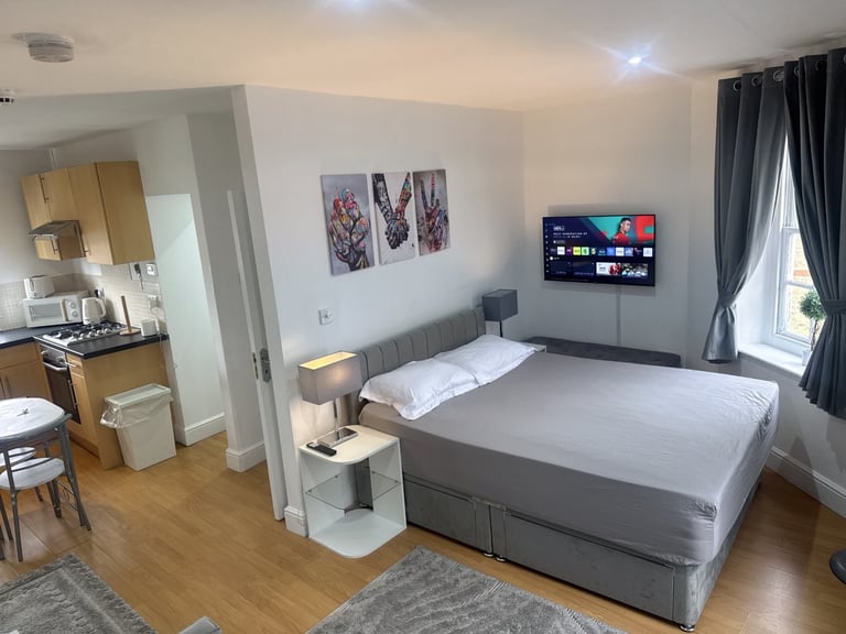 Fully furnished Studio Apartment in the Heart of Canterbury High Street ✨